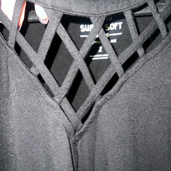 Torrid Super Soft Black Cutout Tee Size 2 - Picture 3 of 4